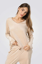 סט פיג'מת במראה קטיפה בז'