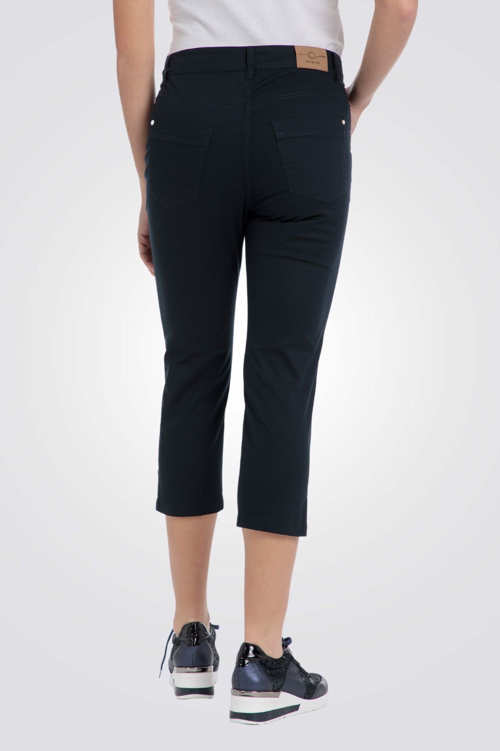 מכנסי קפרי שסעים בצדדים בצבע נייבי