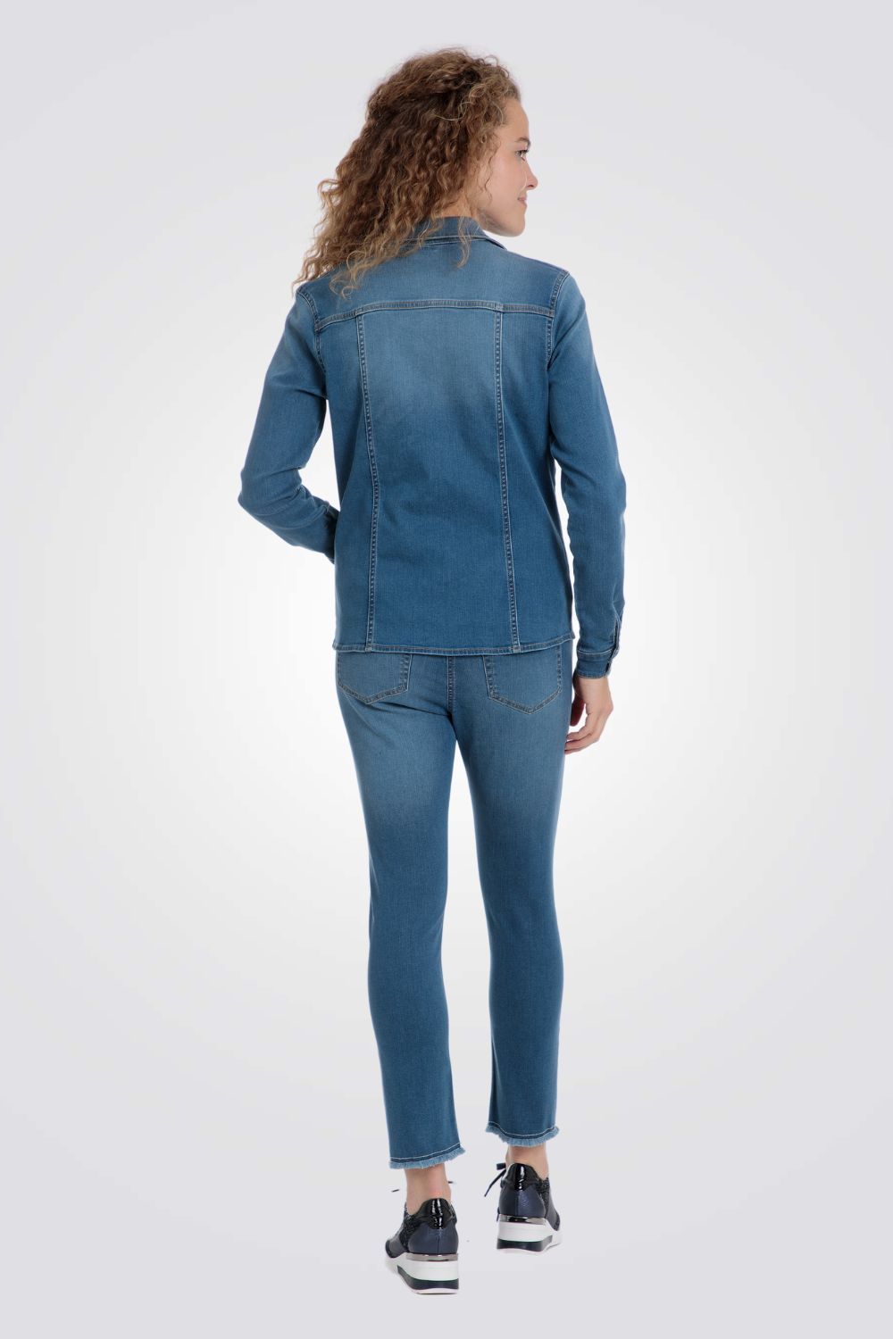 אוברשירט גי'נס דיטיילס אבני חן