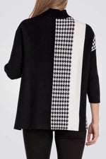 פונצ'ו בצבע שחור/לבן