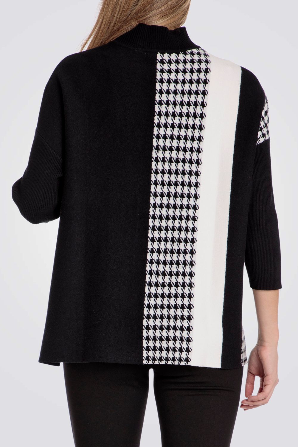 פונצ'ו בצבע שחור/לבן