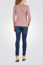 טישירט שרוולים ארוכים בצבע ורוד עם עיטורים