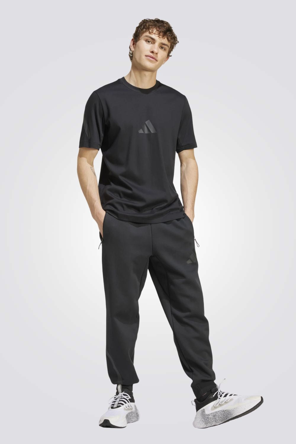 טישירט ממותגת ZNE לגברים | אדידס