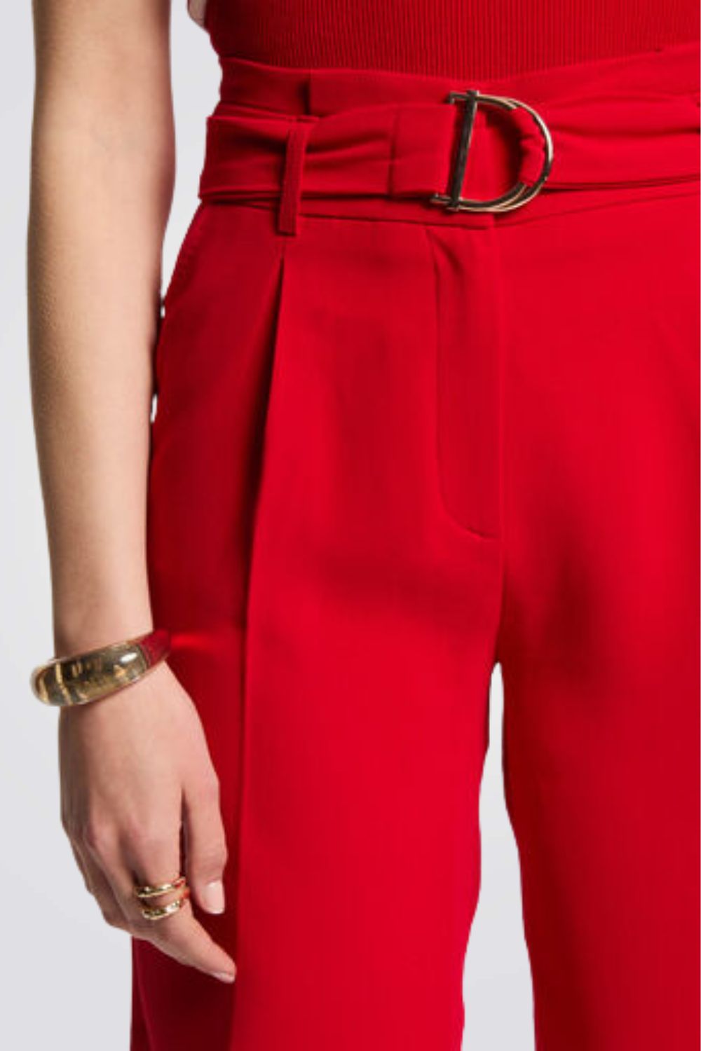 מכנסי ברמודה גזרה גבוהה בצבע אדום