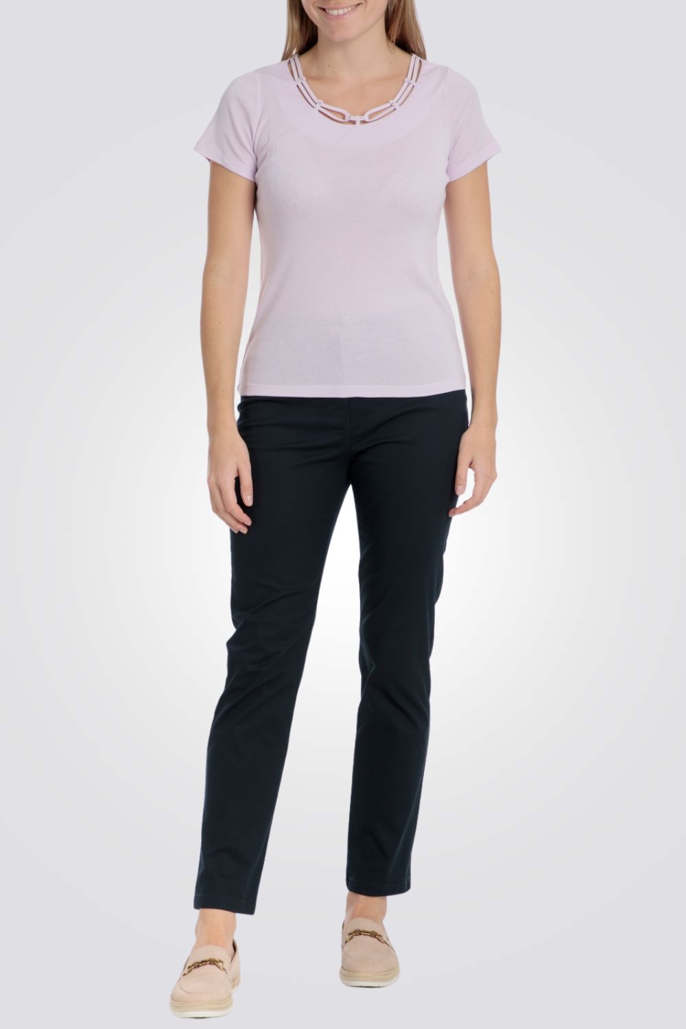 טישירט בייסיק לנשים עם שיבוץ אבנים