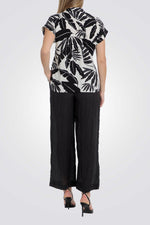 חולצה מכופתרת הדפס עלים בצבע שחור/לבן