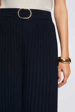 מכנס פליסה רחב בצבע נייבי