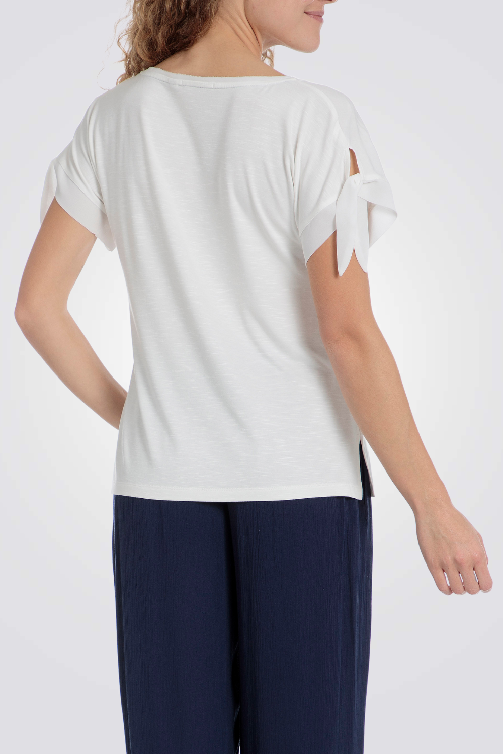 חולצת טי עם פרחים  