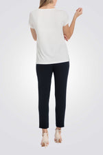 טישירט בצבע לבן עם הדפס בשילוב פנינים