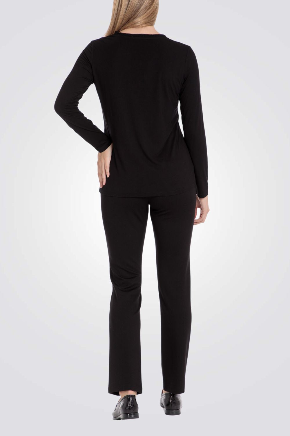 טישירט שרוולים ארוכים עם הדפס בצבע שחור