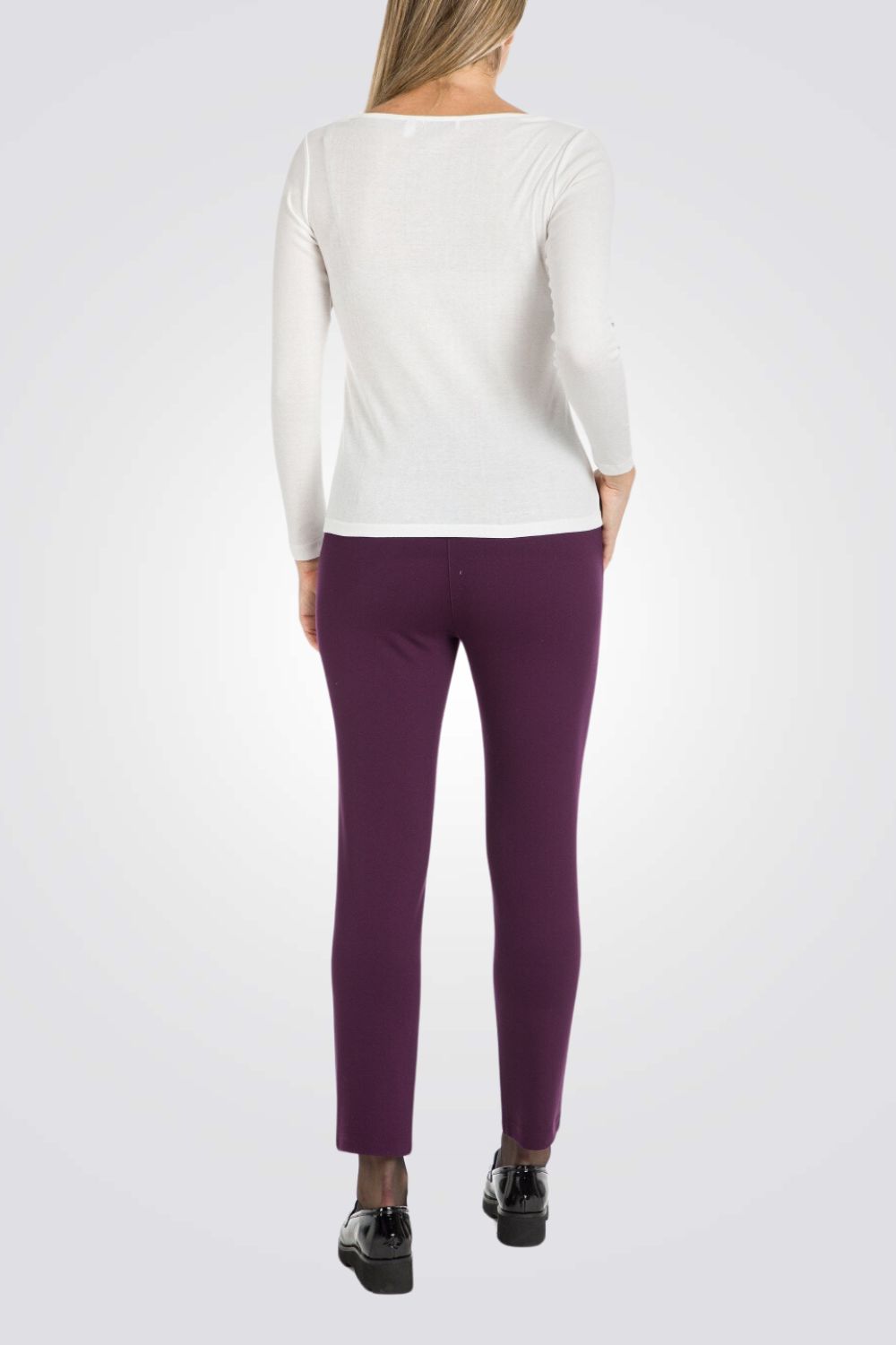 טישירט שרוולים ארוכים בצבע לבן עם עיטורים