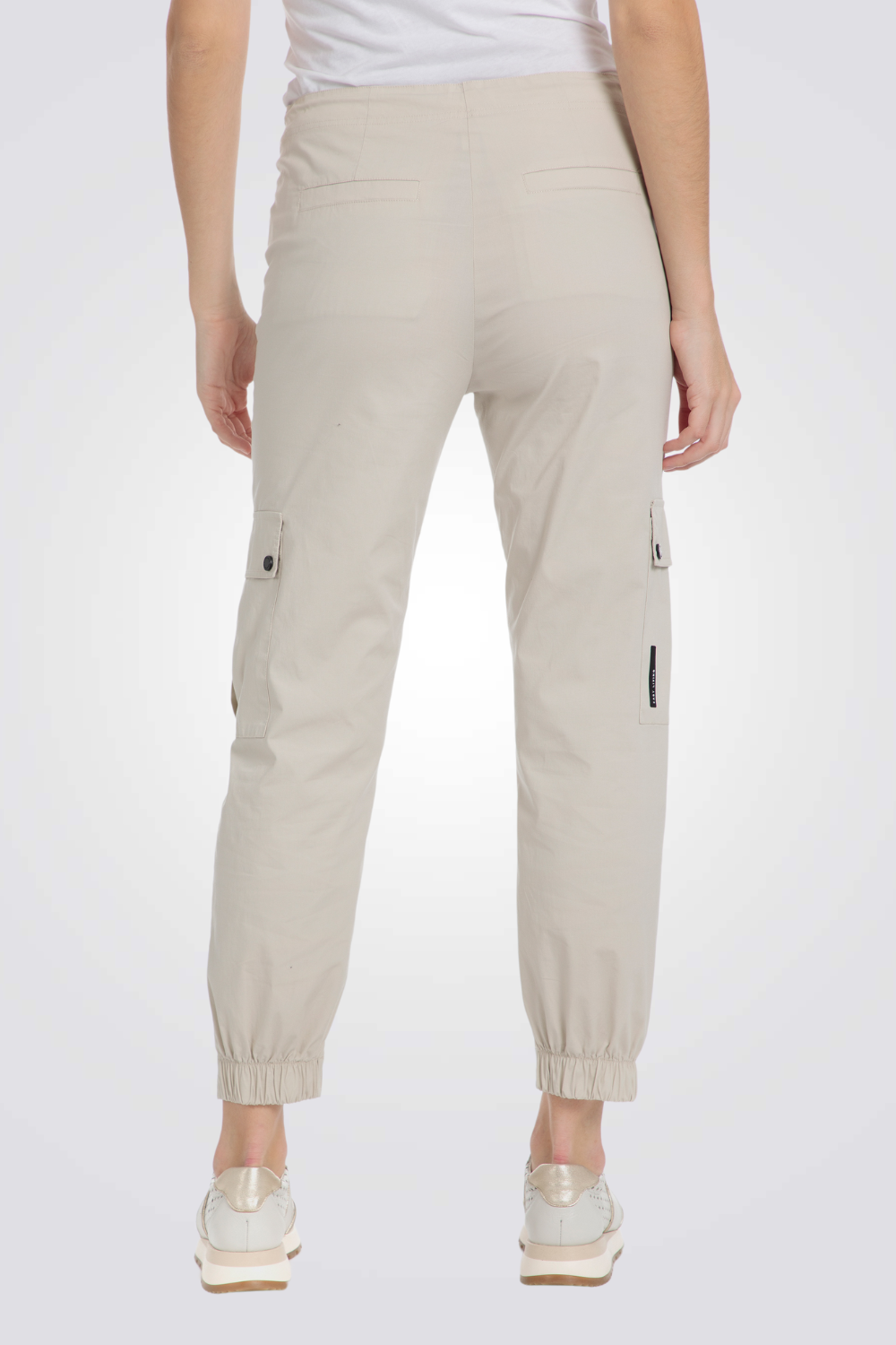 מכנסיים ארוכים בצבע בז'