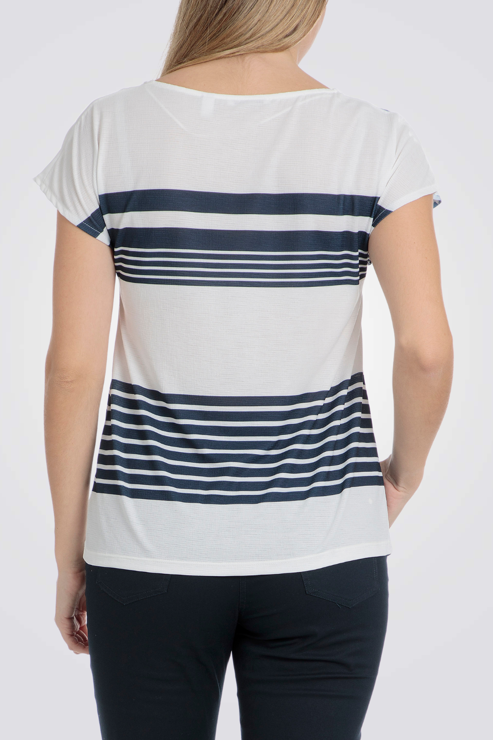 חולצת טי אלגנטית עם פרחים ופסים 