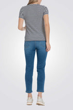 טישירט הדפס פסים עם עיטור פרחוני