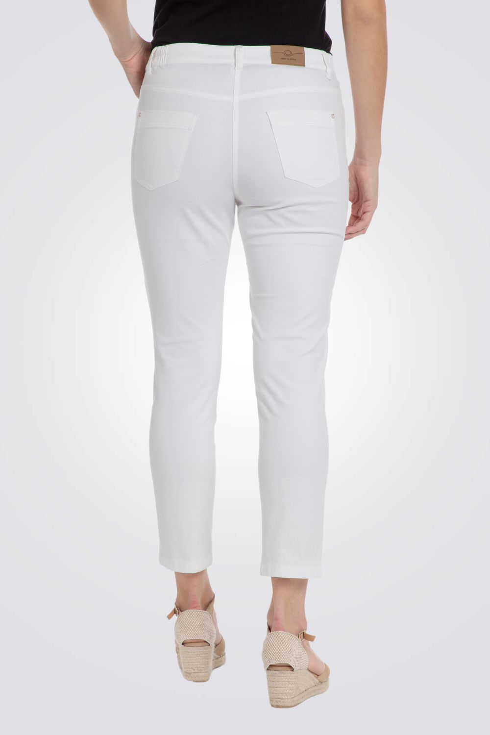 מכנסי קפרי בצבע לבן
