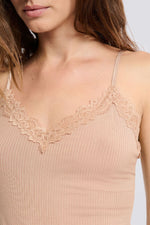 סט פיג’מה שני חלקים מסריג ריב עם פרטי תחרה NETTIE לנשים | איתם