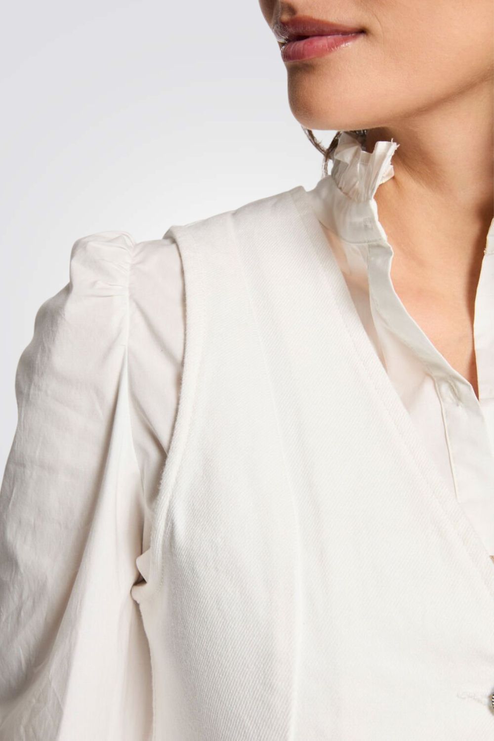 ווסט ג'ינס בצבע לבן