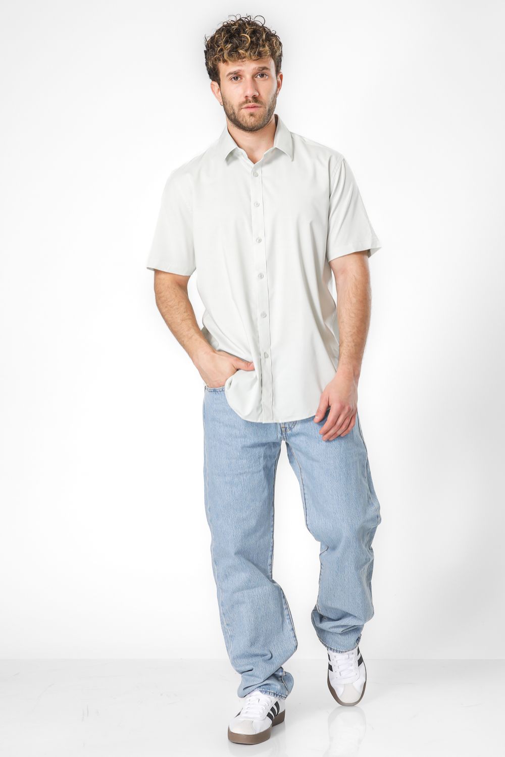 חולצה מכופתרת שרוולים קצרים