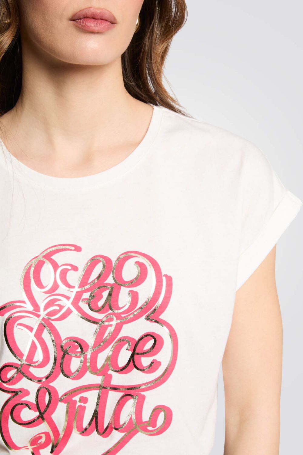 טישירט בצבע לבן הדפס La Dolce Vita 