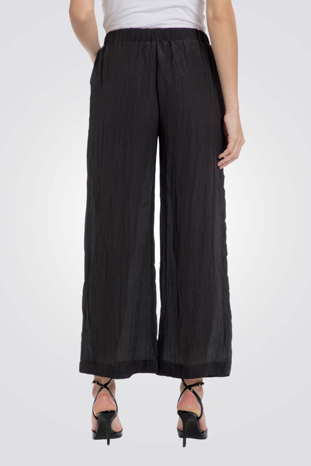 מכנסיים מתרחבים בצבע שחור