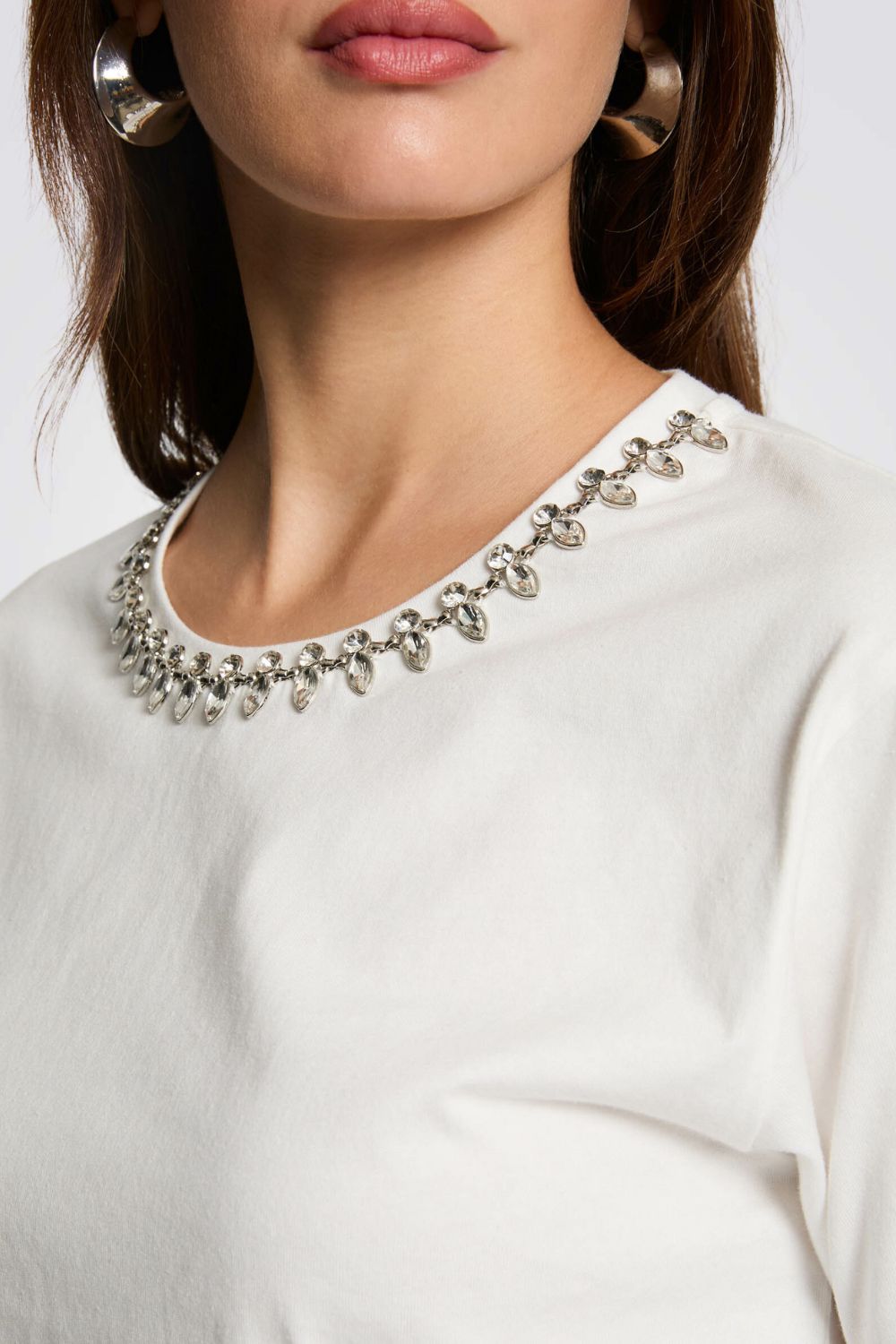 טישירט אוברסייז עיטור תכשיט בצבע אופוויט