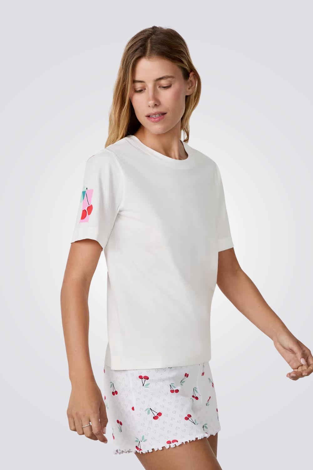 חולצת טישירט עם הדפס דובדבנים | איתם