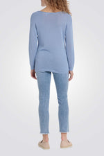 סריג צווארון עגול בצבע כחול