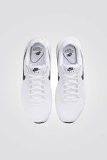 נעלי ריצה בצבע לבן לנשים | נייקי 