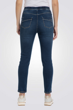 מכנסי סקיני ג'ינס