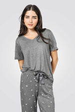 סט פיג’מה באורך 7/8 FLOWERS בצבע אפור