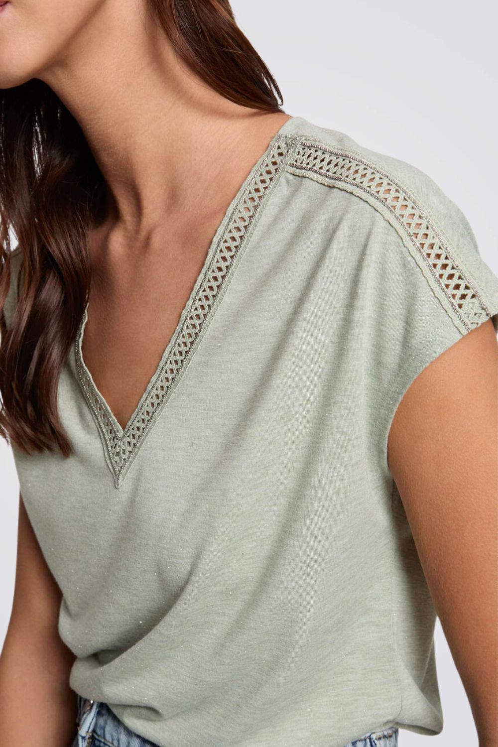 טישירט עם עיטורי קרושה בצבע ירוק