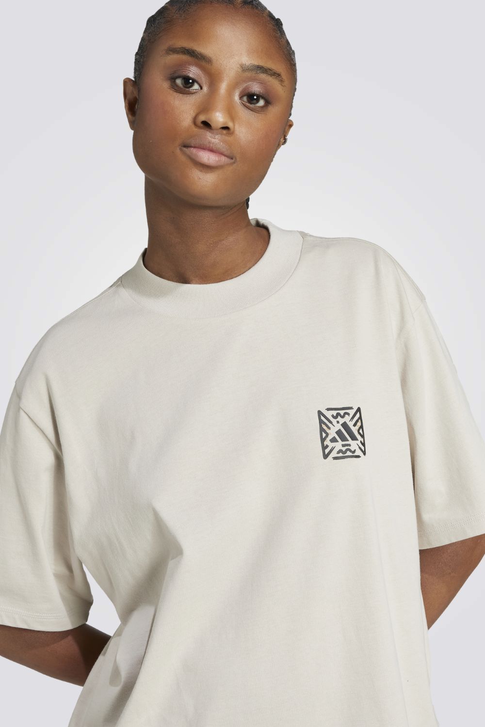 טי שירט אוברסייז מעוצבת לנשים