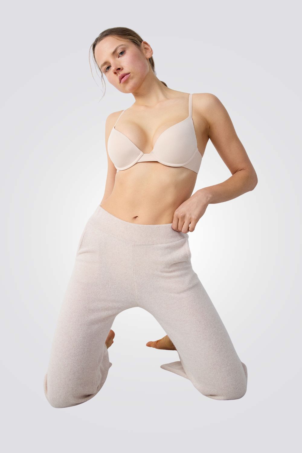 חזיית פוש-אפ עם חיתוך עמוק | איתם