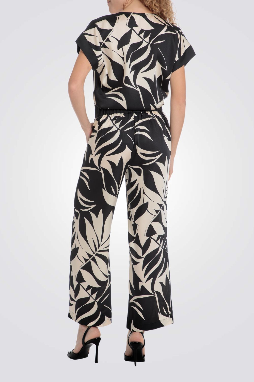 חולצה הדפס עלים בצבע שחור/שמנת