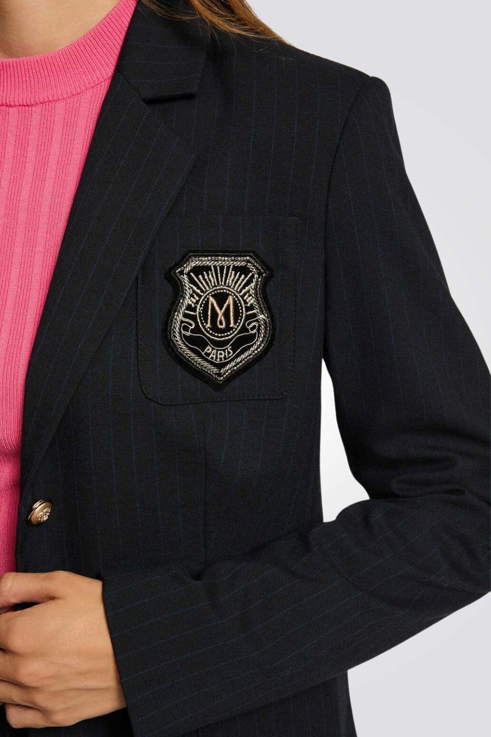 הרכב בד: 64% פוליאסטר, 34% ויסקוזה, 2% אלסטן 
