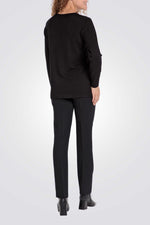 סריג דק בצבע שחור עם פייטים