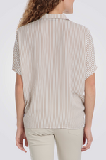 חולצת פסים קצרה בגוון בז'
