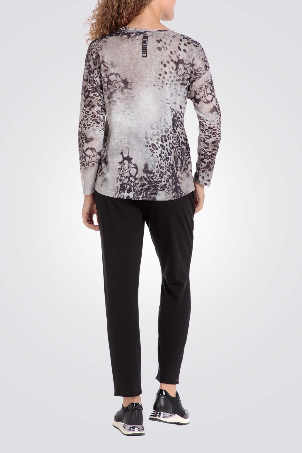 טישירט שרוולים ארוכים עם הדפס מנומר