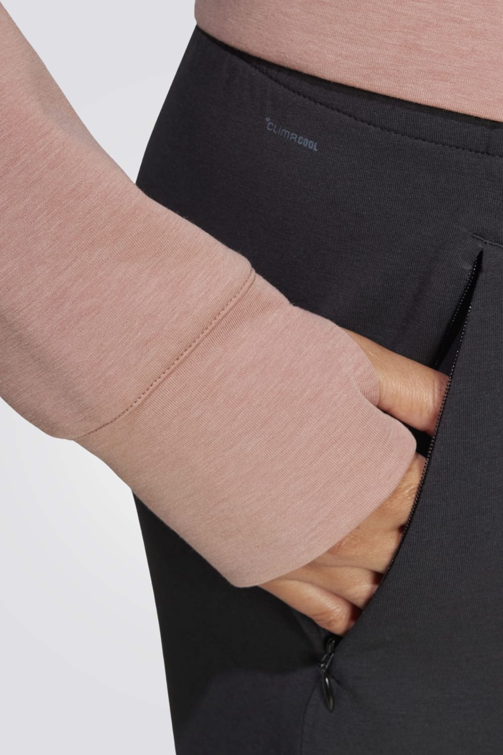 מכנסיים קצרים בצבע שחור לנשים | אדידס 