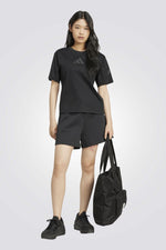 מכנסיים קצרים ממותגים לנשים | אדידס 