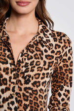 טישירט מכופתרת הדפס מנומר 