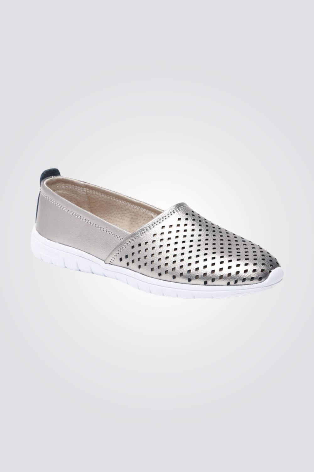 נעלי בובה בסגנון מחורר | ליידי קומפורט