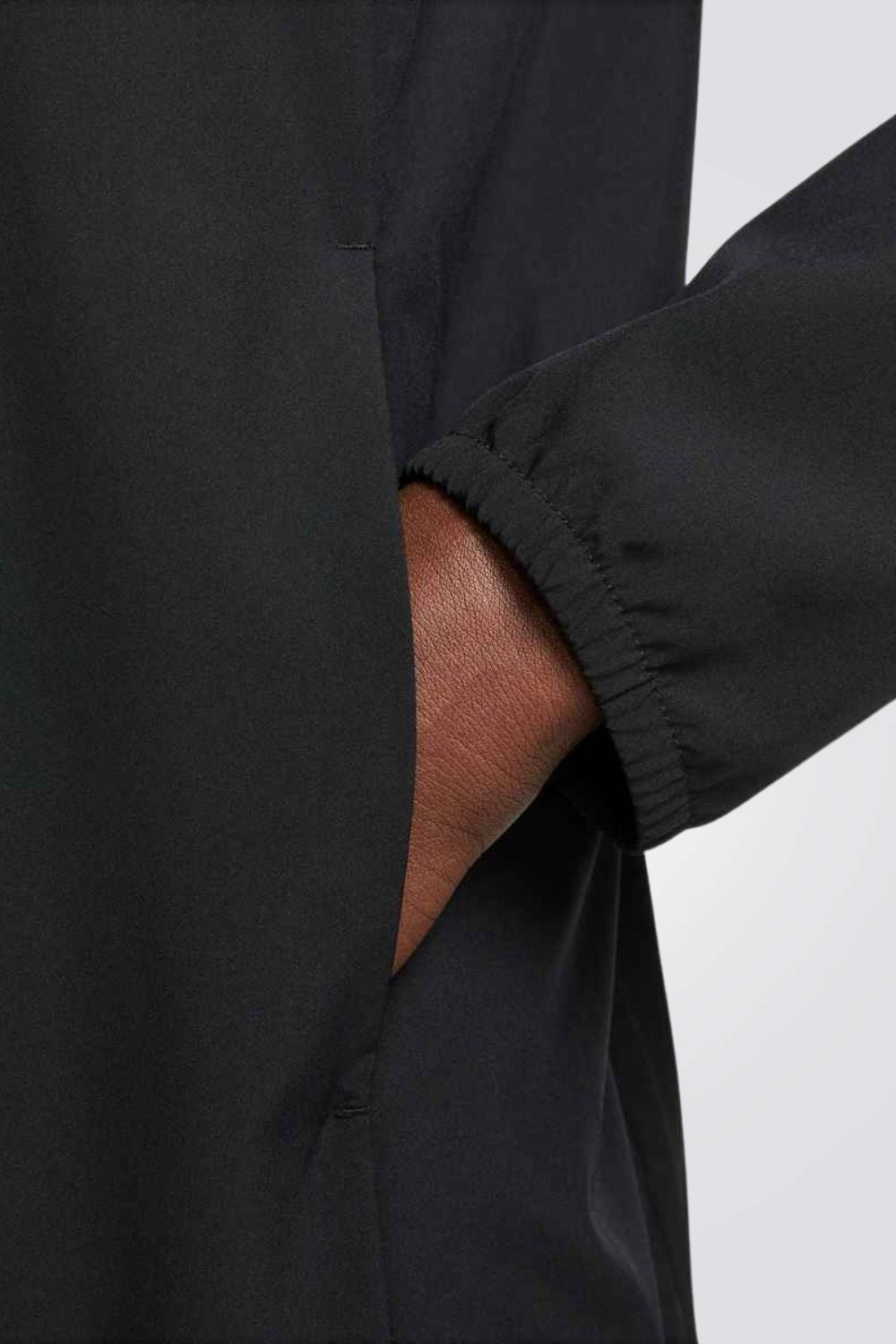 מעיל רב תכליתי עם קפוצ'ון בצבע שחור לגברים | נייקי