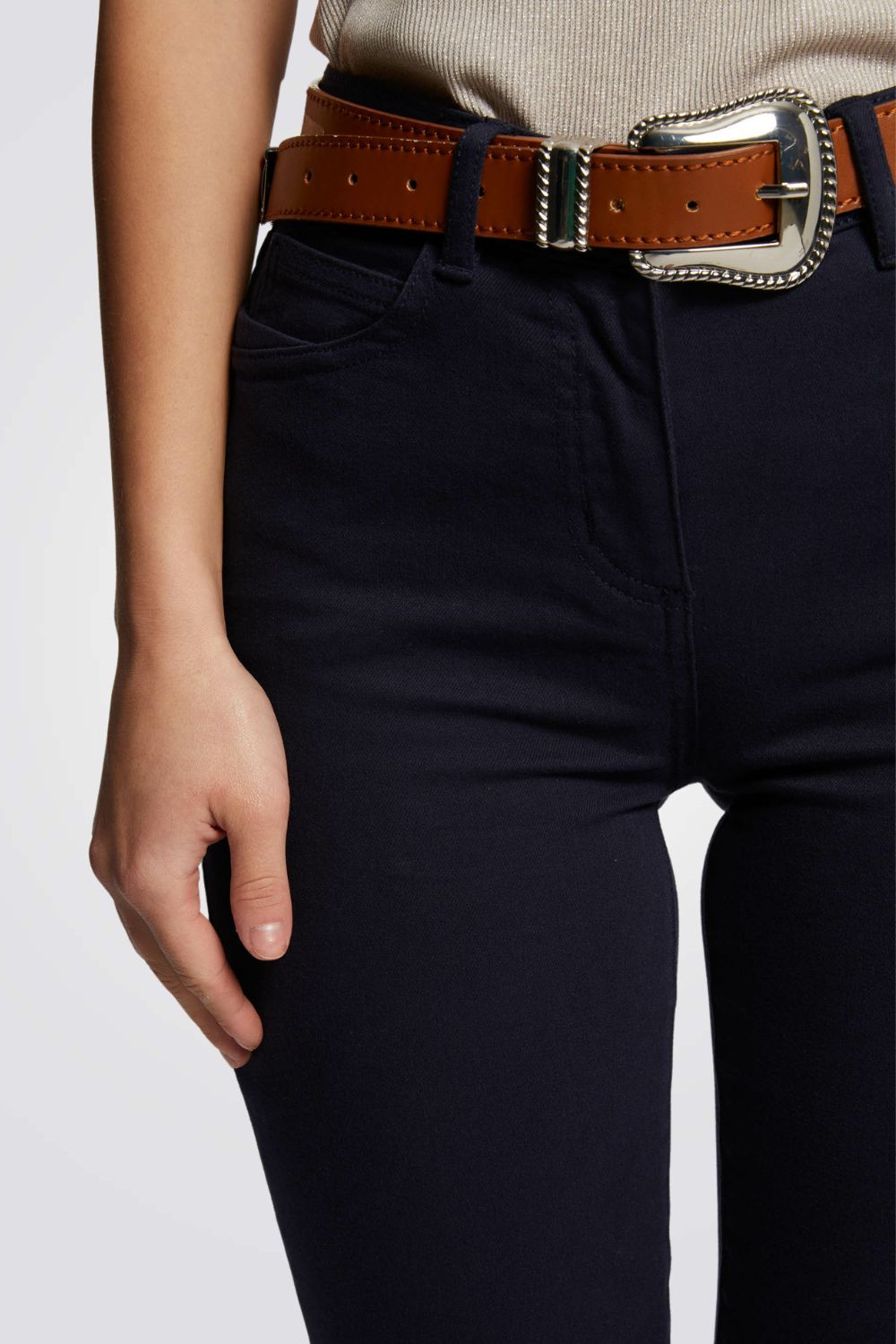 מכנסיים ארוכים סקיני בצבע נייבי