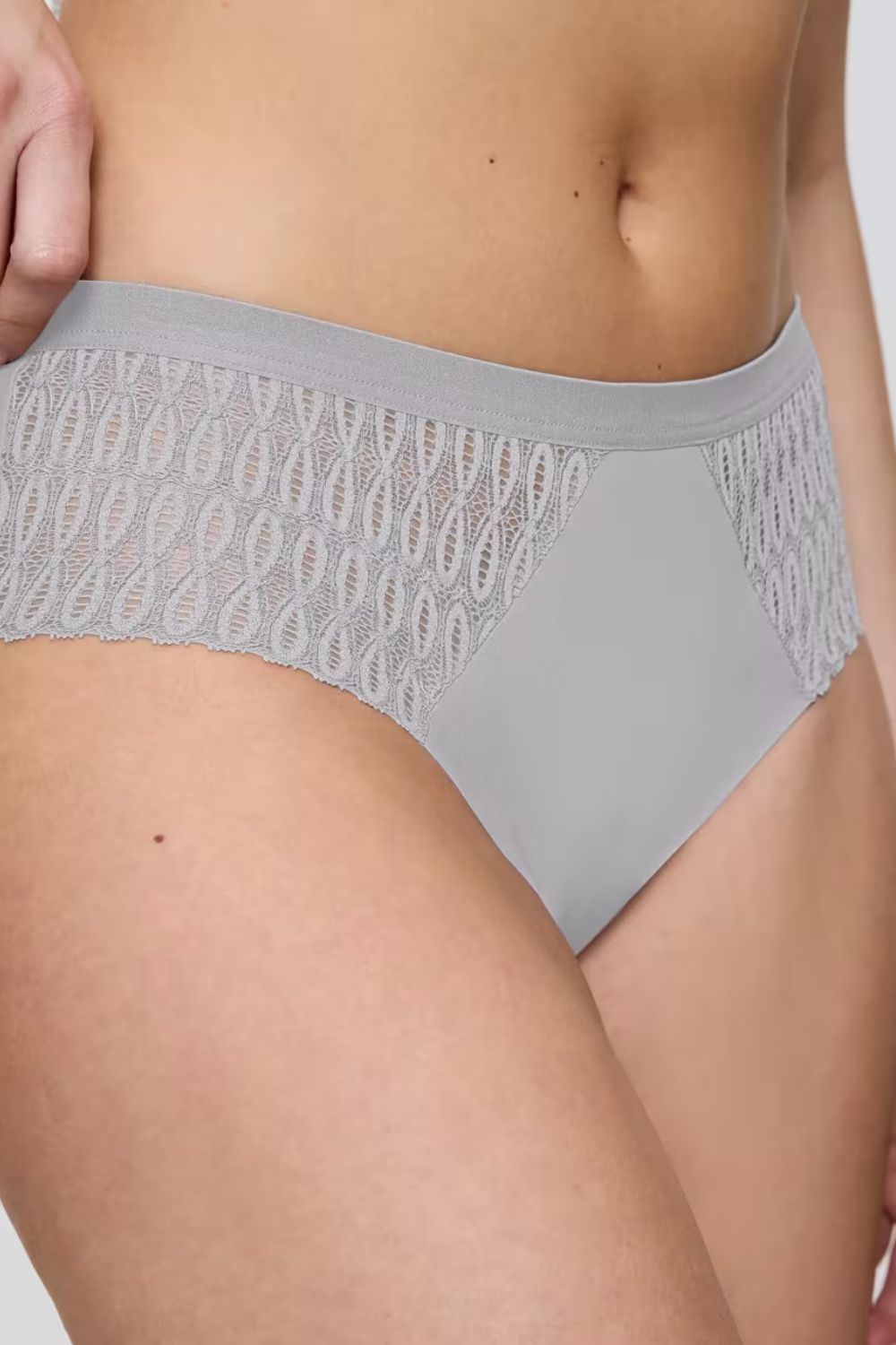 תחתוני מקסי מעוטרים תחרה | טריומף