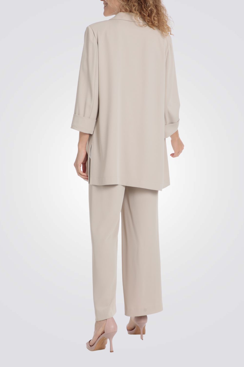 בלייזר ארוך בצבע בז'