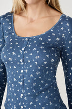 חולצת פיג'מה פרחונית BETHANY לנשים | איתם