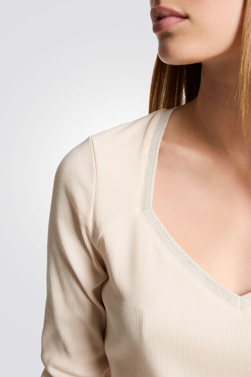 טישירט ריב שרוול ארוך בצבע שמנת