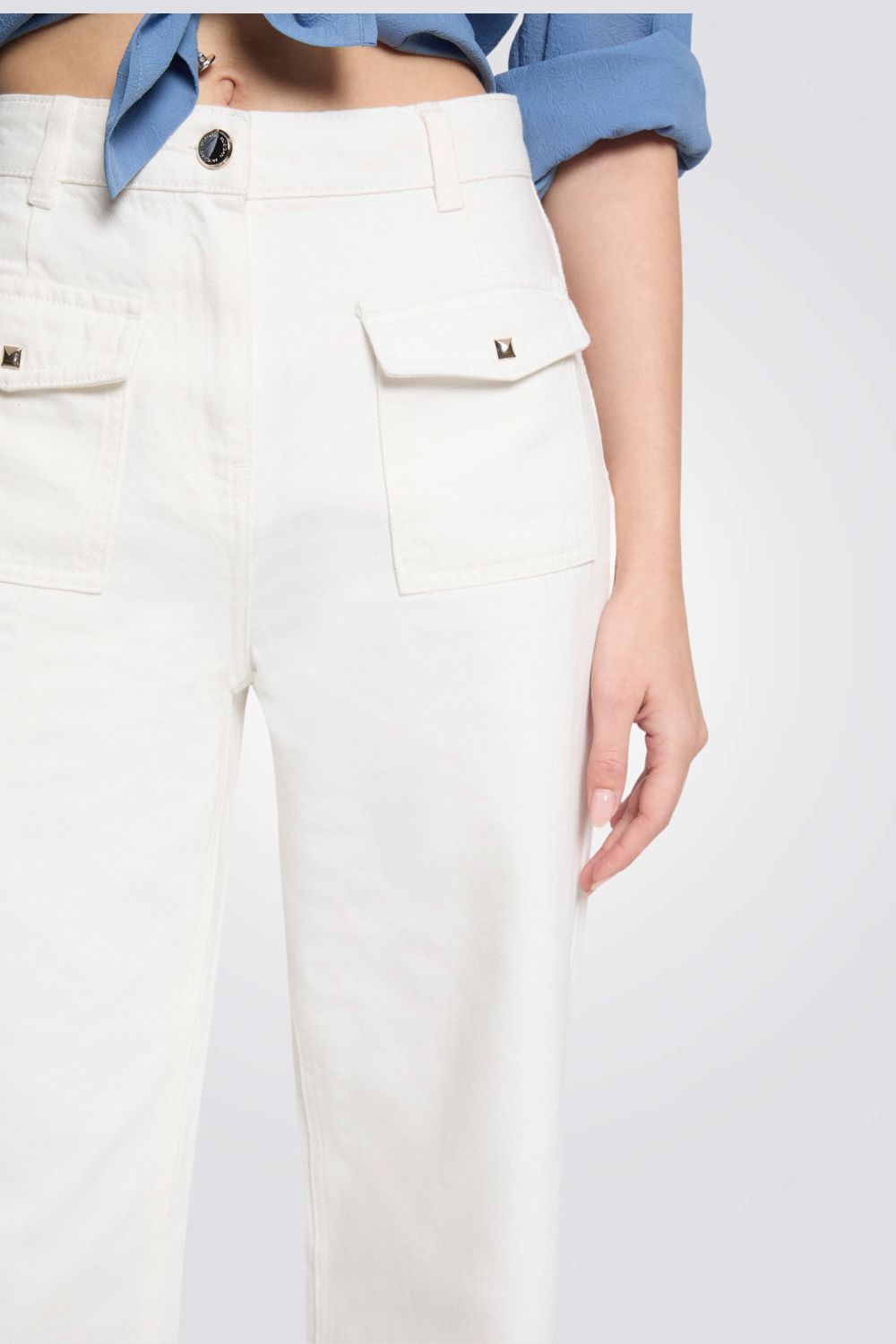 מכנס ג'ינס מתרחב גזרה גבוהה בצבע אופווייט