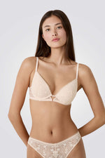 חזיית פוש-אפ מעוטרת תחרה | איתם